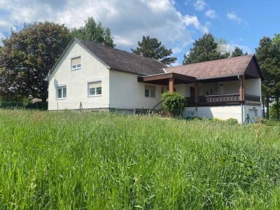 Einfamilienhaus mit großem Garten in Ruhelage und herrlichem Fernblick!