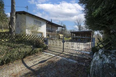 Haus mit großem Grundstück  in 67821 Oberndorf