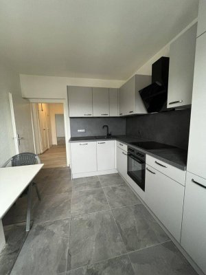 Helle 3 -Zimmer-Wohnung mit verglaster Loggia in Linz