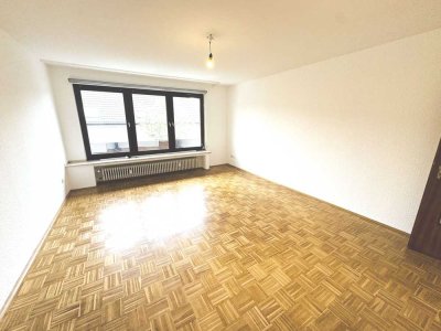 Helle, voll-renovierte 2,5 Zimmer Wohnung m Einbauküche u Balkon in Oberhausen-Styrum