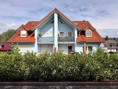 Sehr gepflegte 3-Zimmer-DG-Wohnung mit gehobener Innenausstattung mit Balkon und EBK in Bessenbach