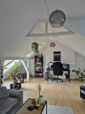 Helle 3,5-Zimmer-Maisonette-Wohnung mit Balkon und EBK in Bremen