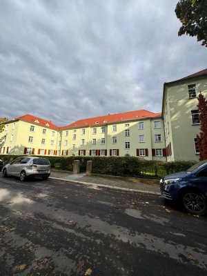 Helle 3-Raum-Wohnung mit Balkon und Wanne