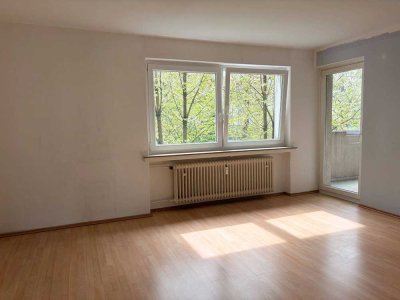 Helle 4-Zimmer-Wohnung mit BALKON und Wannenbad