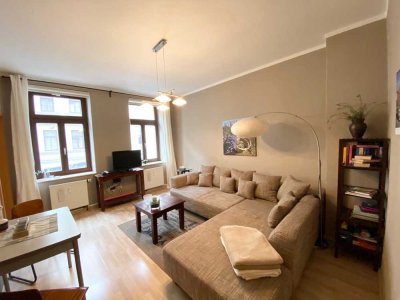 Vollmöblierte, schöne 2-Zimmer-City-Altbauwohnung in guter Lage