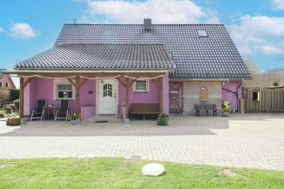 Einfamilienhaus mit Einliegerwohnung/Ferienwohnung und Außenpool bei Lübeck
