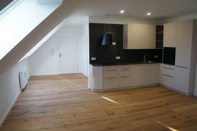 Neu! Komplett sanierte 2-ZKB WOHNUNG inkl. Einbauküche +++provisionsfrei+++