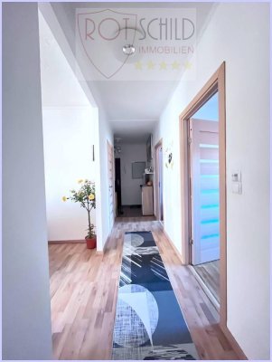 Wunderschön sanierte Wohnung mit 2 Schlafzimmer, großer Wohnraum, Küche, Loggia, Keller, Parkplatz.