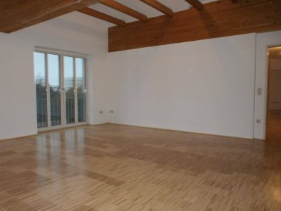 Zentrale 4-Zimmer Dachgeschosswohnung 114,55 m² + 33 m² Terrasse