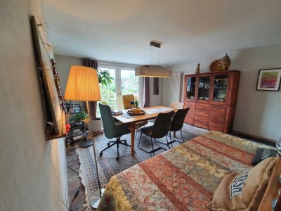 DHH mit Garten und Halle in ruhiger Lage