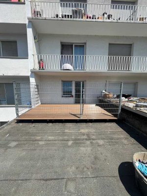 Großzügige 6 Zimmer, Küche und Bad Wohnung mit Terrasse