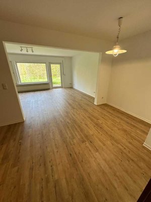 Doppelhaushälfte mit Garten, Einzelgarage und Halbgarage zu vermieten