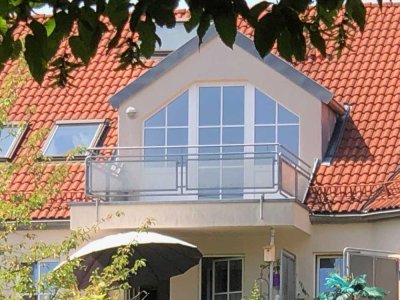 Sehr schöne 3-Zimmer-Dachgeschosswohnung mit zwei Balkonen, S-Bahn-Station S1 "München-Fasanerie"
