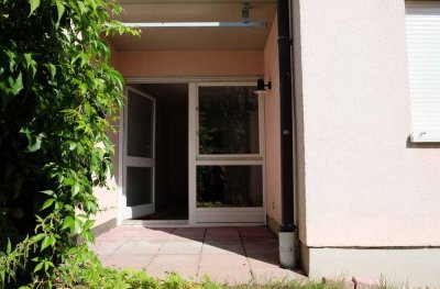 * 2-RWE mit kleinem Garten * Laminat * Bad/Wanne * Küche/Fenster * TG-Stellplatz möglich *