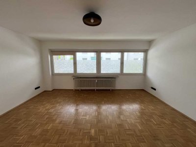 *VERFÜGBARE LEERE 2 ZI WOHNUNG ZU VERKAUFEN*