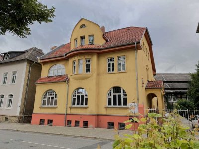 Energetisch sanierte Hochparterrewohnung mit Balkon, Einbauküche und Gartenterrasse