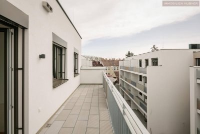 AB JULI/Hoch oben im 2. Stock mit Loggia