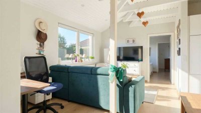 „Ruhig wohnen, stilvoll leben: Dachgeschosswohnung mit besonderem Flair in Lohbrügge“