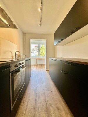 Schöne Westend-Wohnung: Sonnenbalkon, Skylineblick, Wintergarten, EBK, Erstbezug, WG möglich