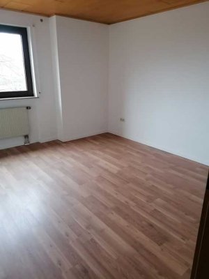 Schöne 4-Zimmer-Wohnung mit Balkon in ruhiger Lage