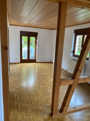 Attraktive 2,5-Zimmer-Wohnung mit Kaminofen und Balkon in Stuttgart-Sillenbuch – ideal für Paare