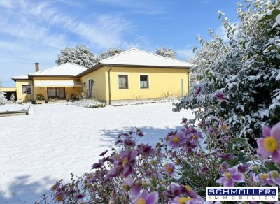 Großzügiger Bungalow mit Nebengebäude
