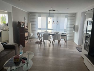Exklusive, gepflegte 4-Zimmer-Wohnung mit geh. Innenausstattung mit Balkon und EBK in Heidelberg