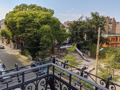 Sanierte 4 Zimmer Altbauwohnung mit zwei Balkonen und Einbauküche in der Karlsruher Weststadt