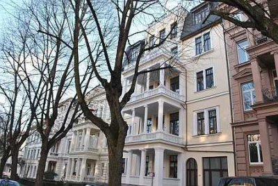 Helle, ruhige 3-Zi.-Wohnung, EBK, Parkett