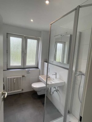 ERSTBEZUG nach komplett Sanierung: helle 3-Zimmer-Wohnung mit Einbauküche und Balkon in Frgb.