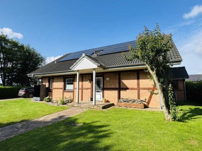 Platz für die ganze Familie: 
Gepflegtes, teilmodernisiertes Einfamilienhaus in ruhiger Lage