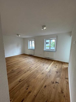 Traumhafte, komplett sanierte 1-Zimmer-Wohnung mit Wintergarten – Ihre Oase der Ruhe