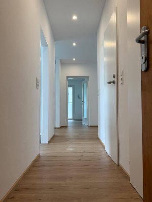 Wunderschöne Wohnung Erstbezug 2,5 Zimmer mit Option auf 3 Zimmer erweiterbar nach Komplettsanierung 2 Balkone, verglaster Balkon - Höttinger Au