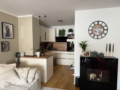 WG-3 Leute. 4 Zimmer. 500 € warm pro Person.