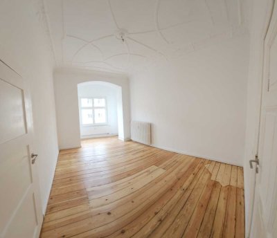 Sonnige 5,5-Zimmer-Wohnung mit großem Süd-Balkon, hochwertig saniert, zentral in Nauen