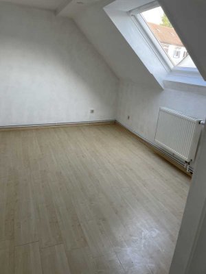 Gepflegte 5-Zimmer-DG-Wohnung mit Einbauküche in Ober-Ramstadt