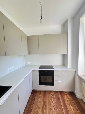Erstbezug nach Sanierung – Stilvolle 3-Zimmer-Altbauwohnung mit Südbalkon in der Werdervorstadt