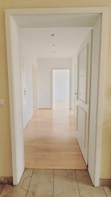 Freie 3-Zimmer-Wohnung im 5. OG mit Aufzug und TG-Stellplatz in Leipzig Zentrum-West
