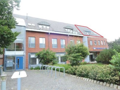 Top gepflegte 3-Zi.-DG-Wohnung mit Loggia in Büdelsdorf nahe Rathaus