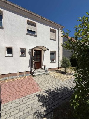 Ruhiges Wohnen im Reihenendhaus mit eigenem Garten und Stellplatz in bester Nachbarschaft