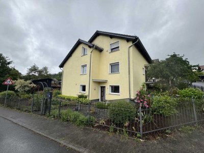 BARRIEREFREIE WOHNUNG IM EG EINES ZFH IN TAUNUSSTEIN-WINGSBACH!
