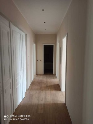 Erstbezug: KfW 55 = geringe Nebenkosten, hochwertige 4-Zimmer Maisonettewohnunger mit Loggia