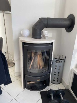 Neuwertige DG-Wohnung mit 3,5 Zimmern sowie Balkon und Einbauküche in Neuhausen auf den Fildern