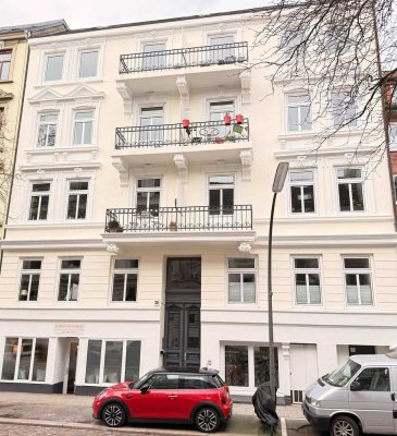 Uhlenhorst: komplett sanierter Altbau mit Balkon