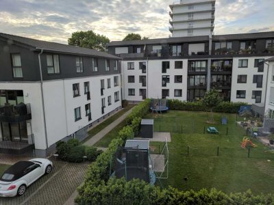 Stilvolle, sanierte 3-Zimmer-Penthouse-Wohnung mit Balkon, und EBK in Düsseldorf