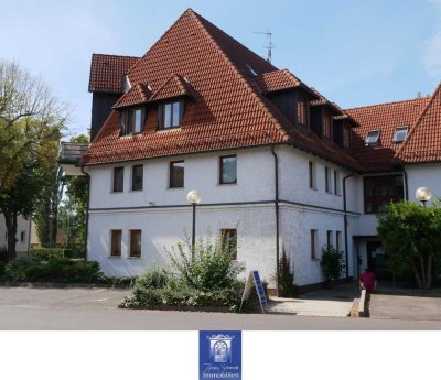 Individuelle Dachwohnung über zwei Ebenen mit Balkon und Tageslichtbad!