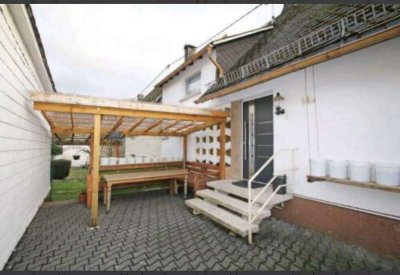 900 € - 150 m² - 4.0 Zi.