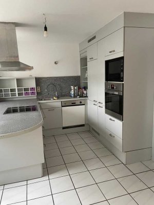 Attraktive 5-Zimmer-Wohnung mit Balkon und EBK in Hochspeyer