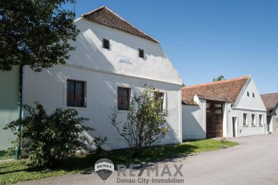 "Zauberhafter Dreikanthof mit großem Gartenparadies bei Tulln"