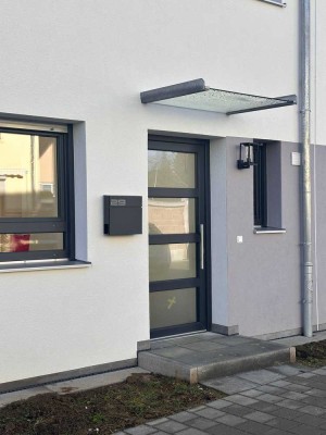 Modernes KfW-40 Neubau-Reihenhaus (116 m²) mit Garten, Stellplätzen in Rutesheim (Erstbezug)